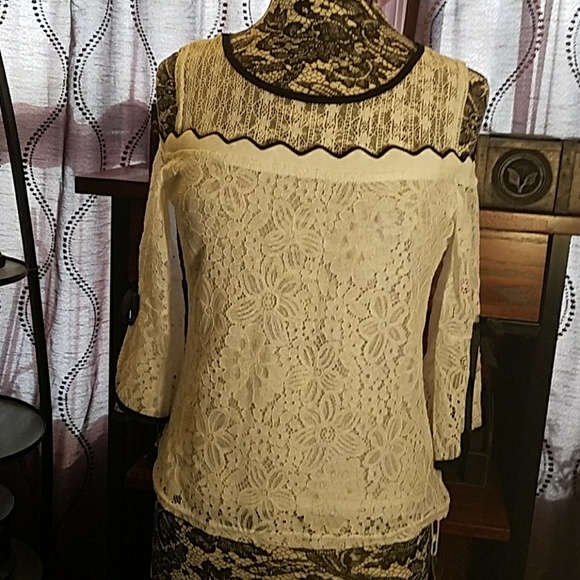 Lacy cutout top, super cute! - Picture 1 of 3